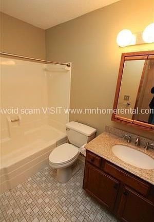 4th image of 1011 41st Ave NE APT 119