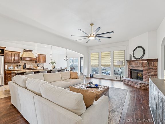5th image of 1515 E Orlando Ct