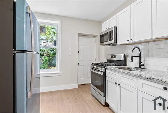 35 E Collom St — Photo 13