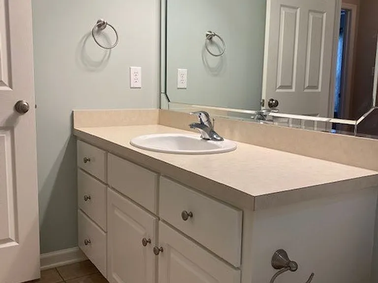 305 Towbridge Ln — Photo 12