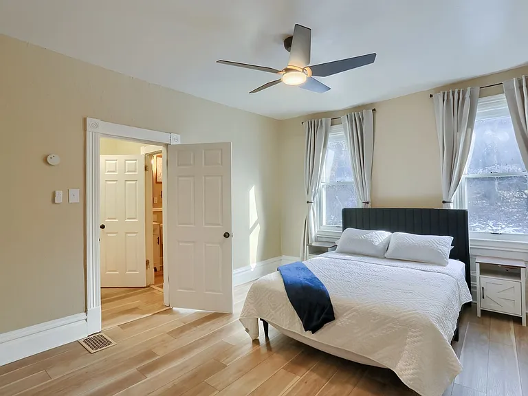 513 Grace St — Photo 41