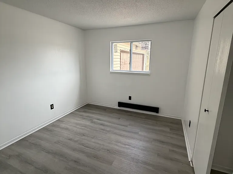 4837 W Bancroft St — Photo 29