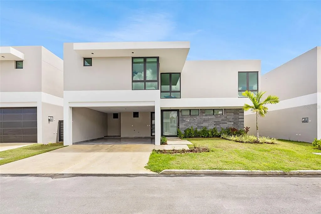 4 bed, 4.5 bath, 4000 sqft, $10,000 — Photo 2