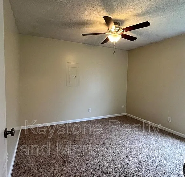 404 Sideline Dr — Photo 12