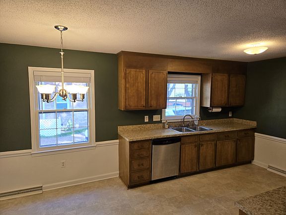 Kitchen with plenty of space and lighting