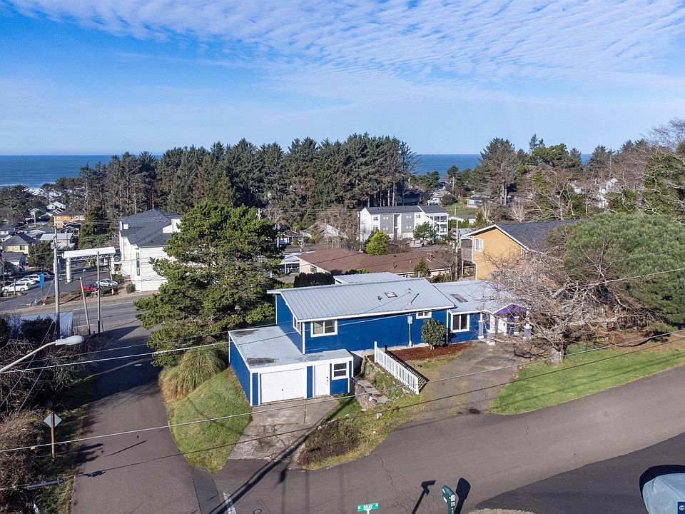 1st image of 3505 NE Quay Ave
