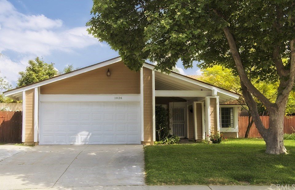 2nd image of 1026 W Spruce Ct