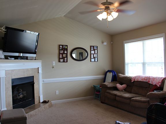 3rd image of 208 Bayberry Ln