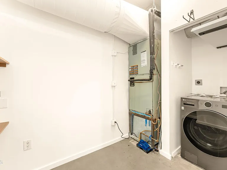 530 S Hewitt St #129 — Photo 35