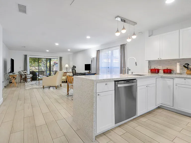 8436 Cypress Ln #7H — Photo 7