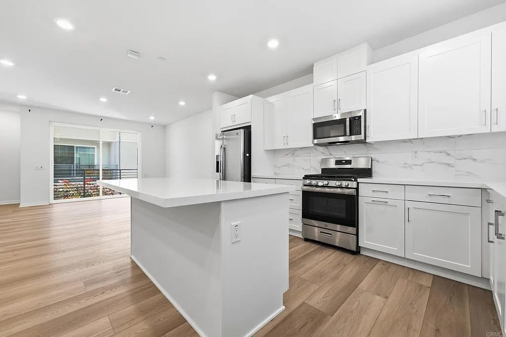 3 bed, 1616 sqft, $4,100 — Photo 1