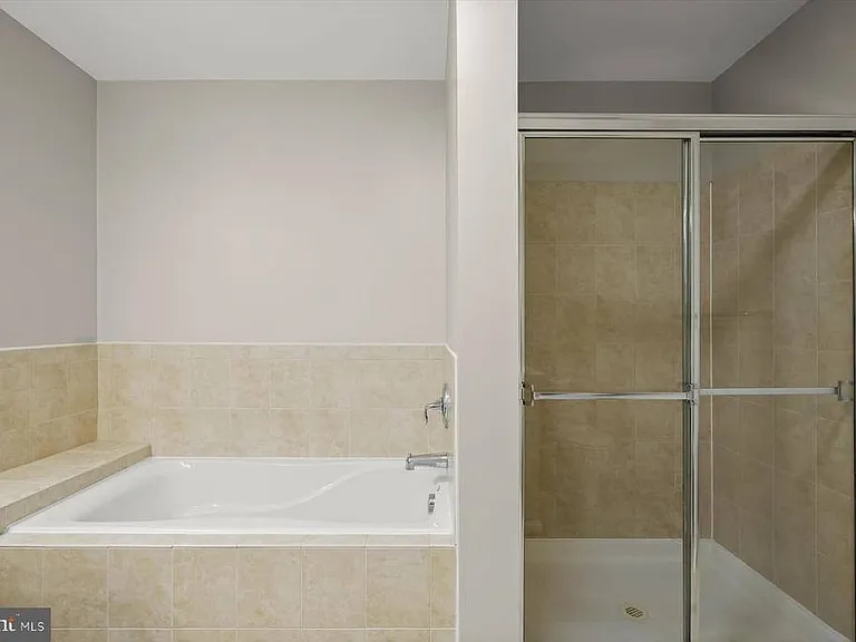 11214 Wortham Crest Cir — Photo 40