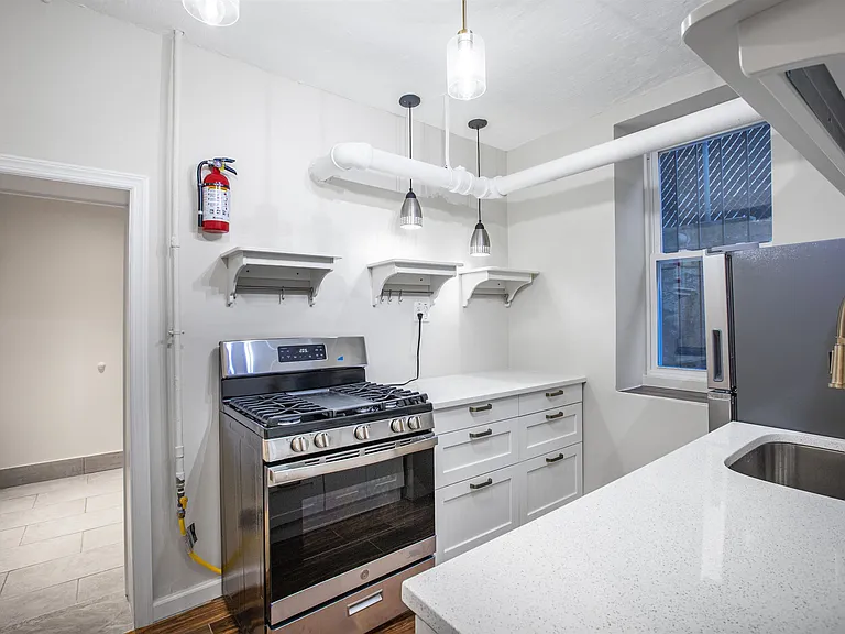 7812 Hudson Ave #1-B — Photo 9