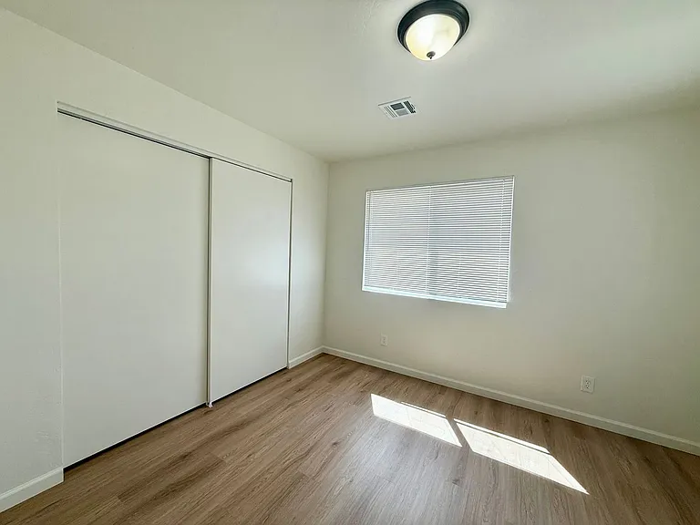 566 Lincoln Ave — Photo 9