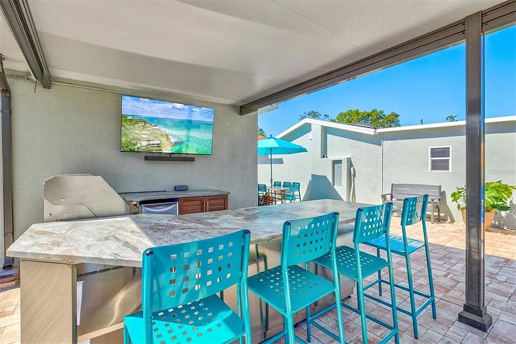 4 bed, 3.0 bath, 2445 sqft, $10,000 — Photo 4