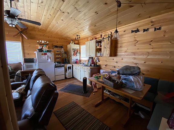 3rd image of 686-900 Acorn Way