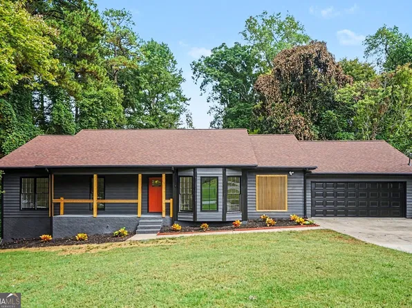 2016 Crescent Dr, Snellville, GA 30078