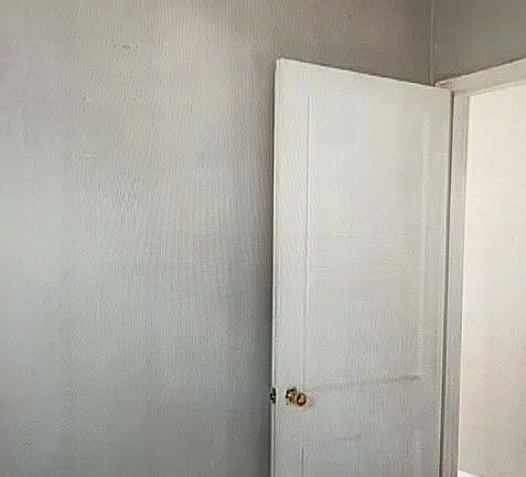 3rd image of 2514 Valencia Dr NE