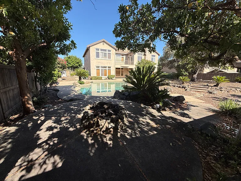1581 Bella Cir — Photo 34