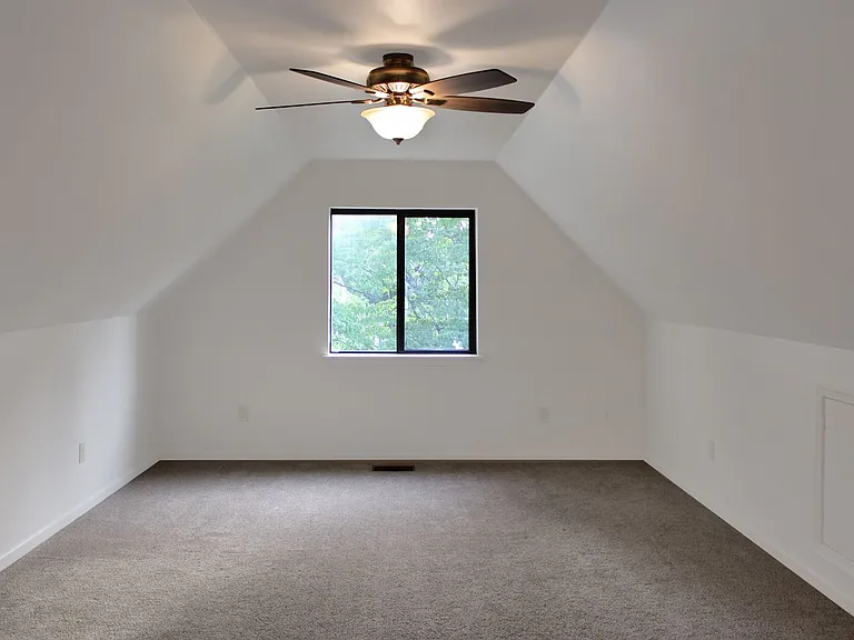 1057 Highlands Dr — Photo 14