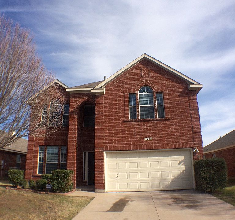 417543_Front House 1_01262015