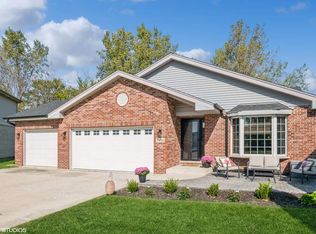 5400 W Foxwoods Dr, Oak Lawn, IL 60453