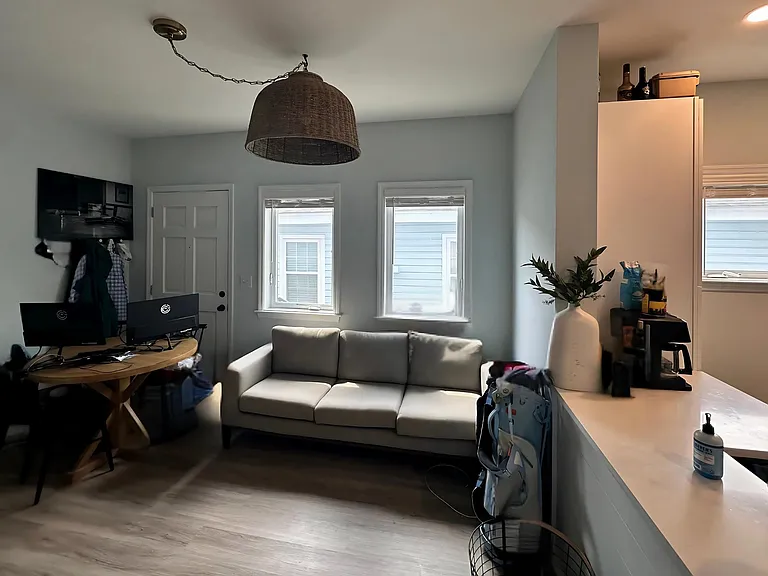 183 Romney St — Photo 11