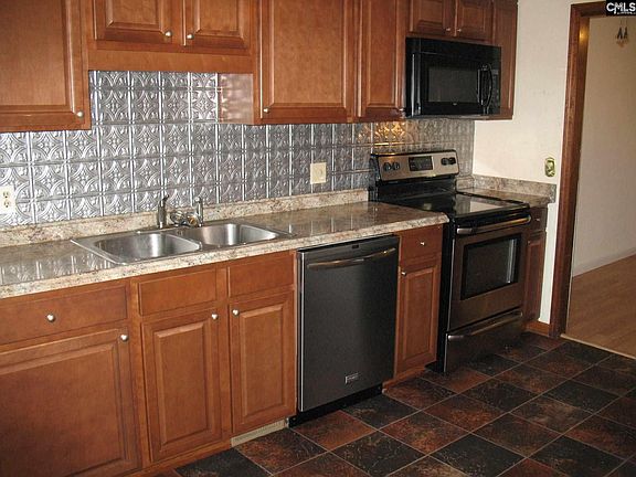 3rd image of 233 Sommerset Dr
