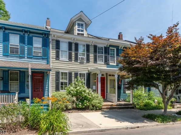 36 Buttonwood St, Lambertville City, NJ 08530