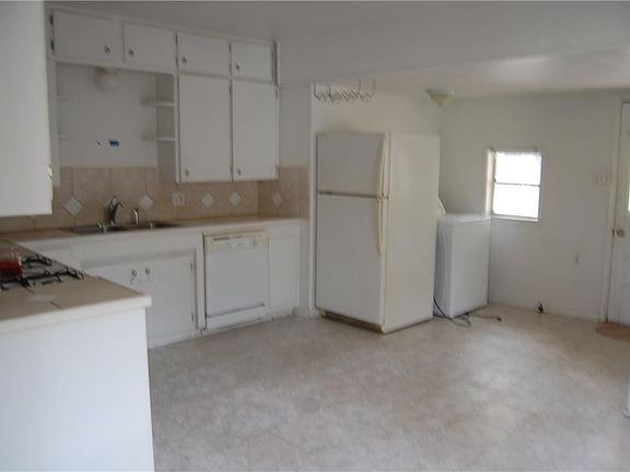4th image of 1229 N Rockdale St
