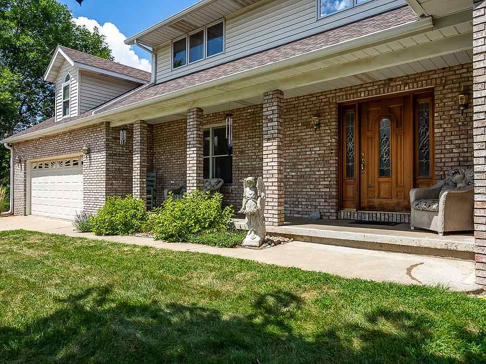412 Middle Rd, Camanche, IA 52730 Zillow