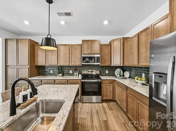 7551 Ethora Way, Charlotte, NC 28216