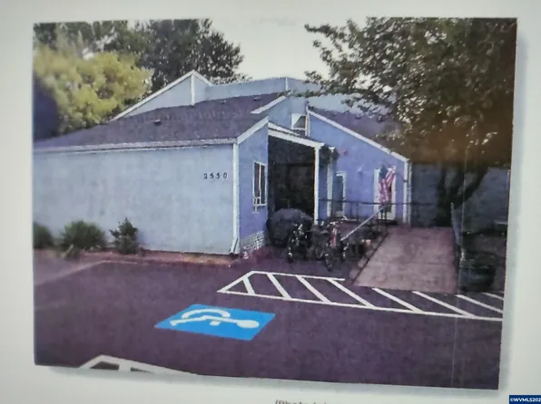 2550 Coral Ave NE, Salem, OR 97305