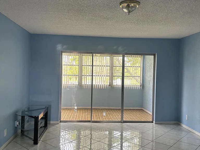 729 Lori Dr #202 — Photo 2