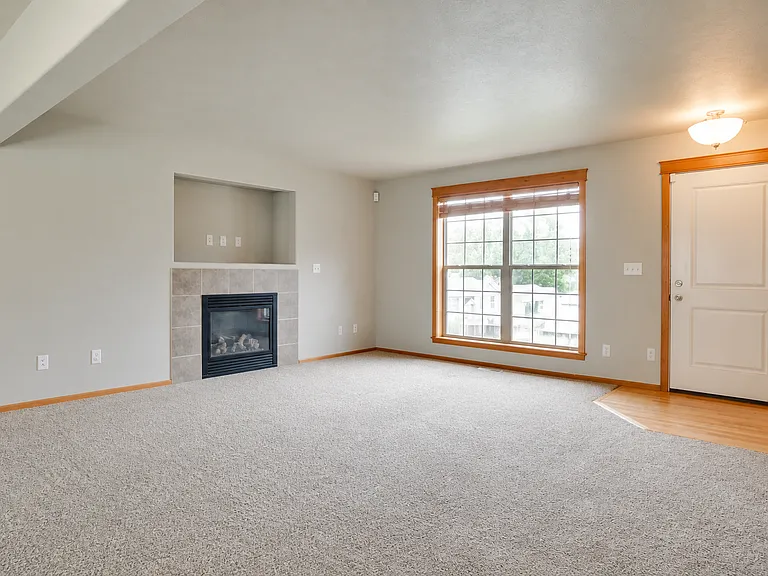 4904 E 15th Ave — Photo 2