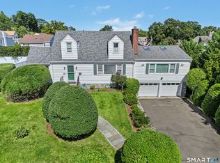 90 Rockledge Dr, Stamford, CT 06902
