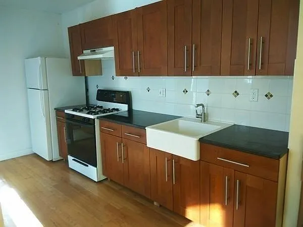 2 bed, 1.0 bath, 1200 sqft, $2,600 — Photo 3