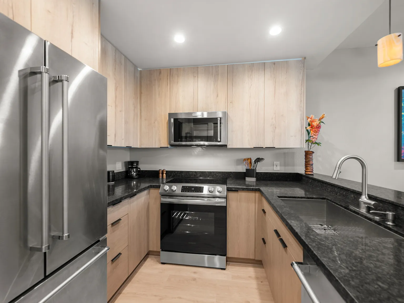 1 bed, 780 sqft, $4,200 — Photo 1