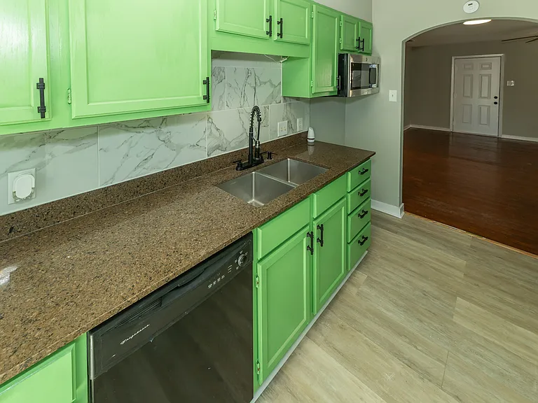 405 Beverly Dr — Photo 9