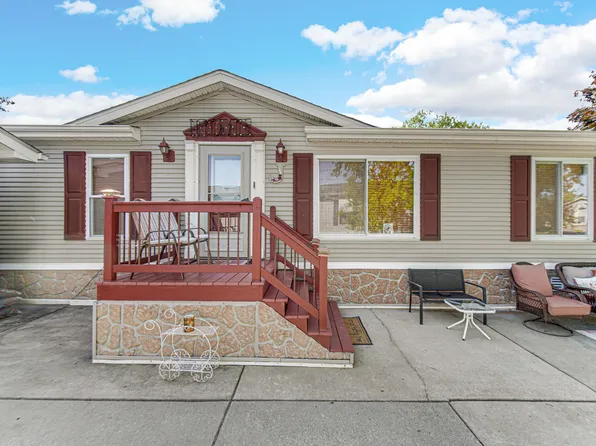 125 Cardinal Dr, Beecher, IL 60401