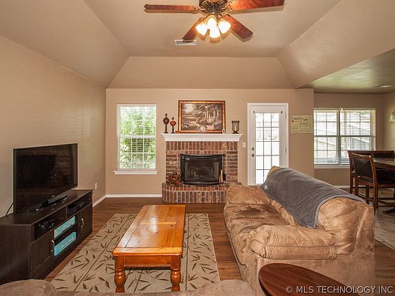 4th image of 1416 E 138th Pl