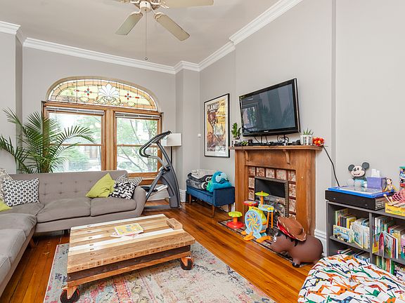 4th image of 1022 W Oakdale Ave #1