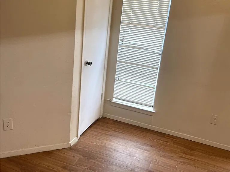 1902 W Loop #B-1 — Photo 17