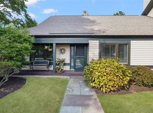 9 Martingale Ln, Narragansett, RI 02882