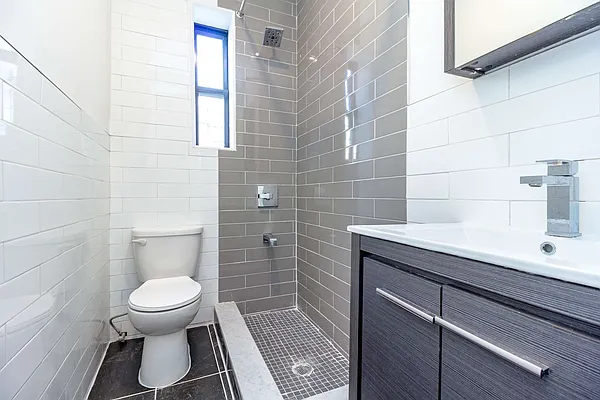 Rented by EXR | media 12