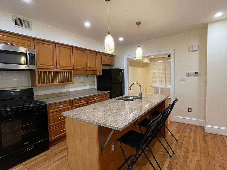 539 24th St NE — Photo 6