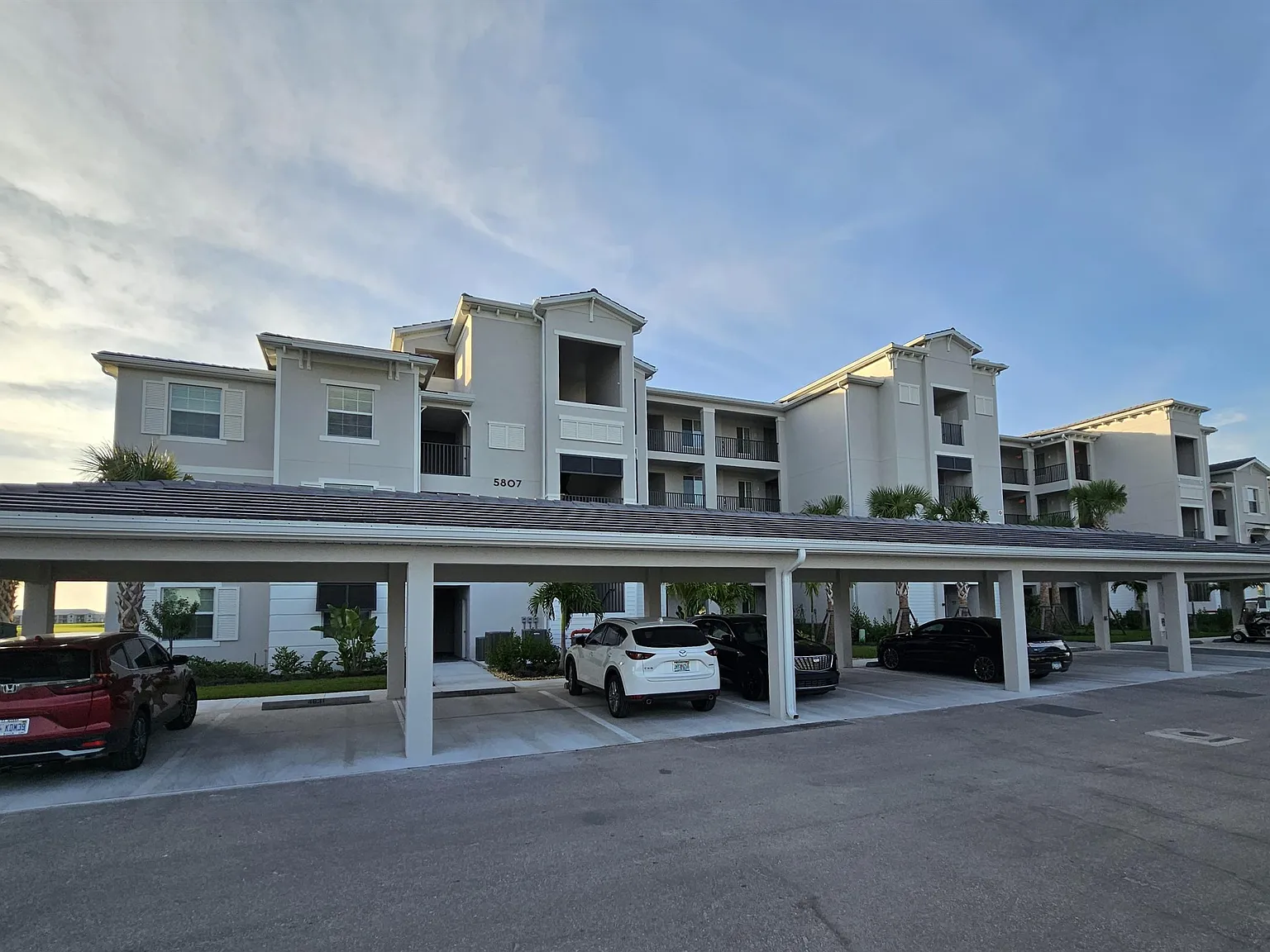 5807 Double Eagle Cir #4621 - The National - Jabbour & Touma — Photo 2