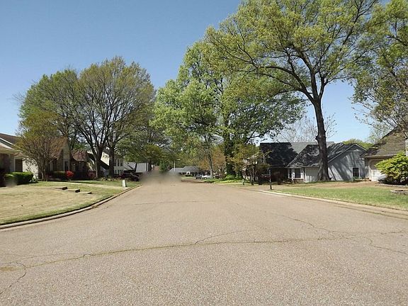 5th image of 5754 N Lake Oaks Dr