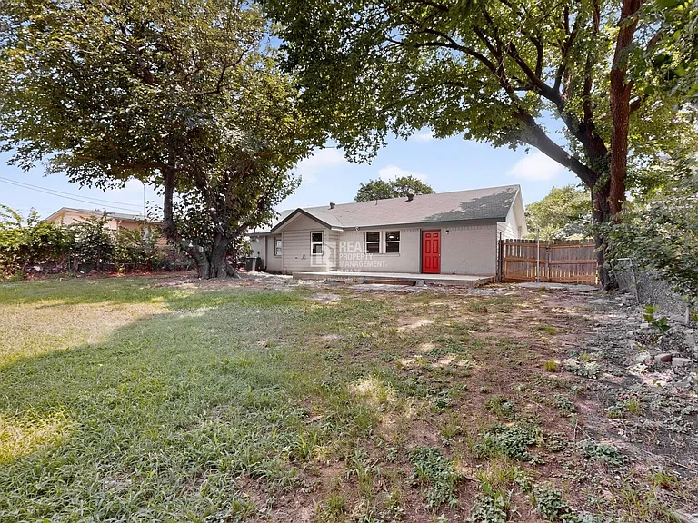 303 Westwood Dr — Photo 25