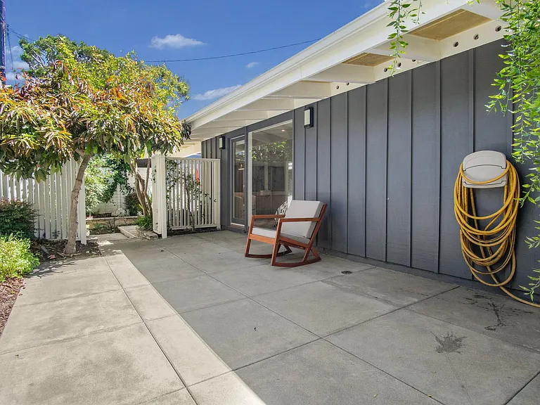 4144 Palos Verdes Dr S — Photo 32